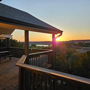 Lakeside Serenity! Your Tranquil Retreat